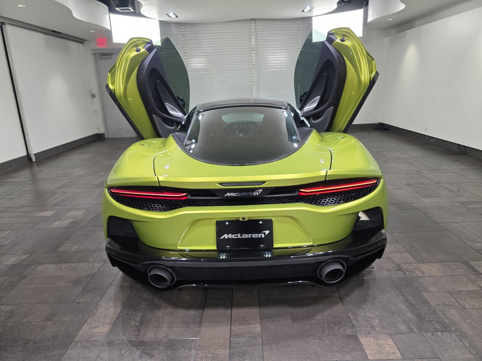Used 2022 McLaren GT image 23