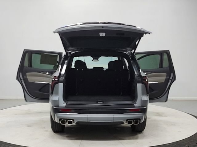 Used 2025 Chevrolet Traverse LT FWD image 14