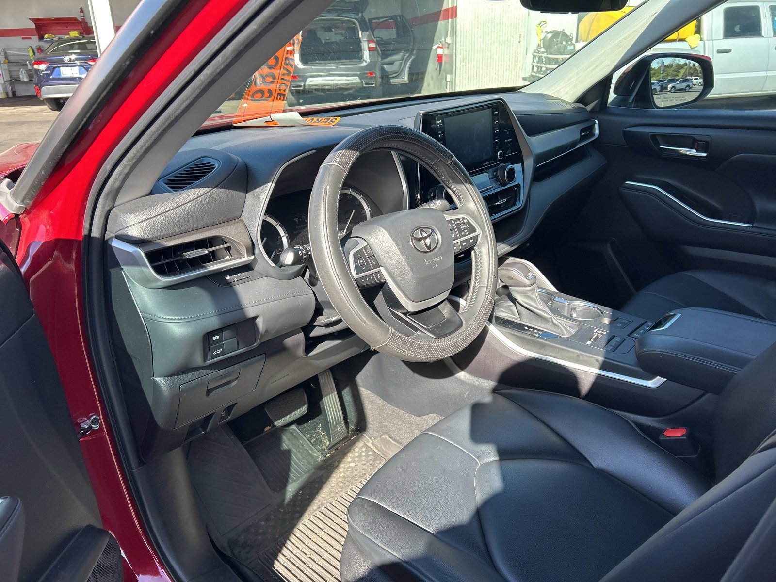 Certified 2022 Toyota Highlander XLE image 8