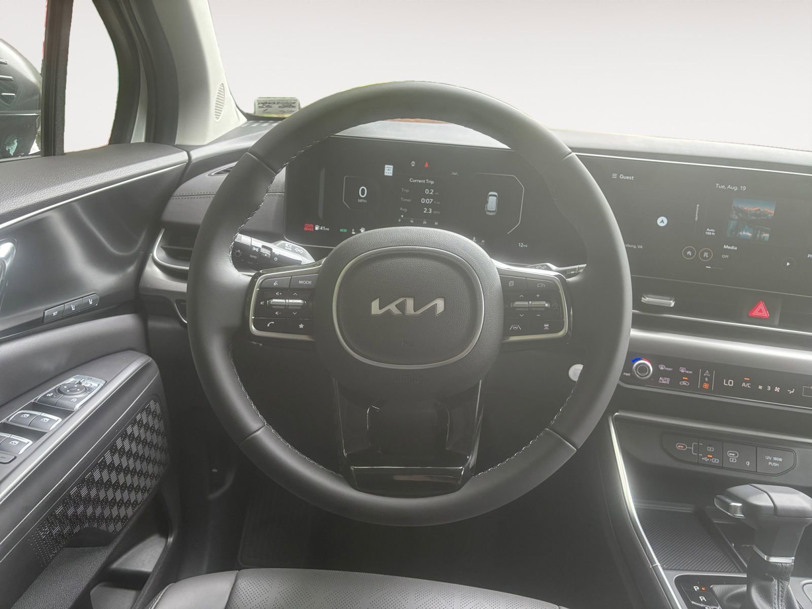 New 2026 Kia Carnival SX w/ SX Dark Edition Package FWD image 12