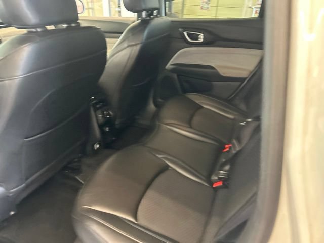 Used 2024 Jeep Compass Latitude AWD/4WD image 23