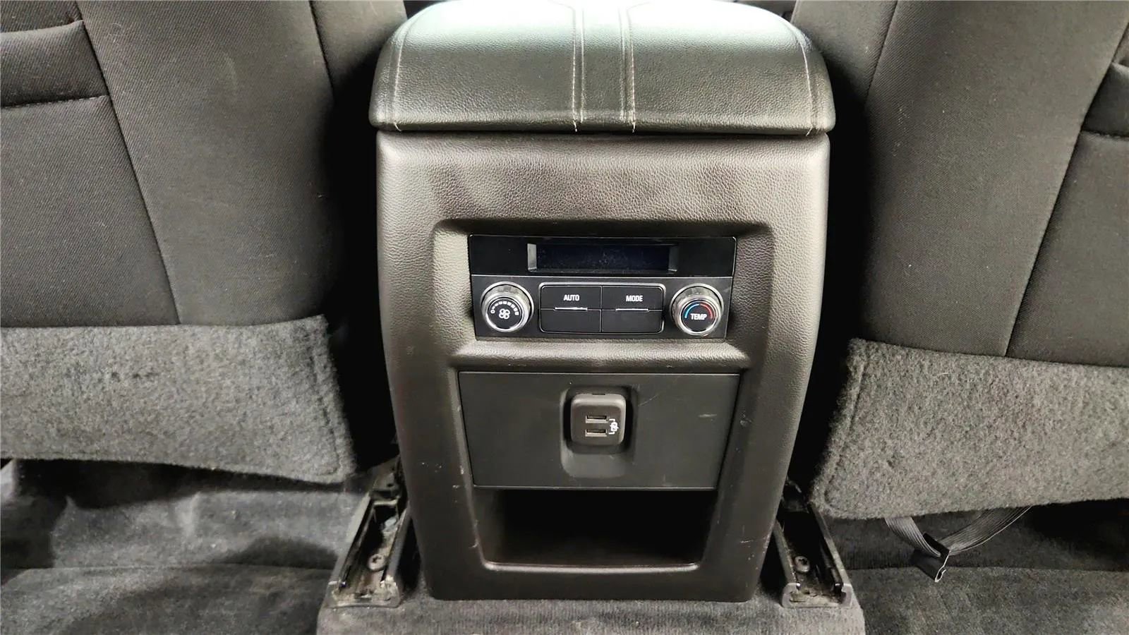 Used 2022 Chevrolet Traverse LT image 36