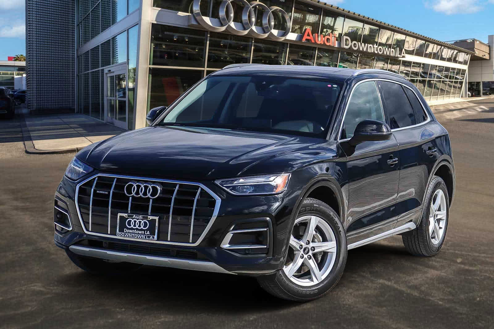 Used 2023 Audi Q5 2.0T Premium w/ Convenience Package AWD/4WD image 1