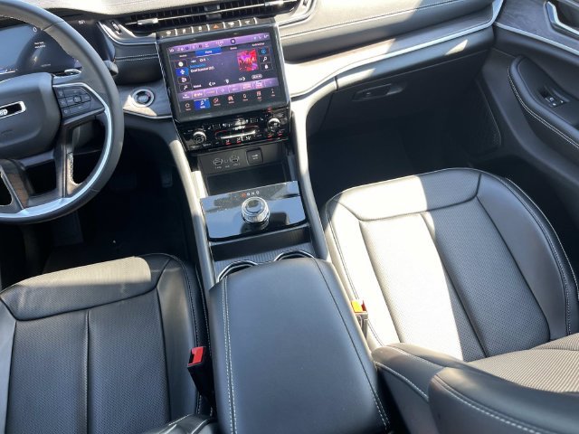 Certified 2025 Jeep Grand Cherokee Limited w/ Luxury Tech Group II RWD image 16