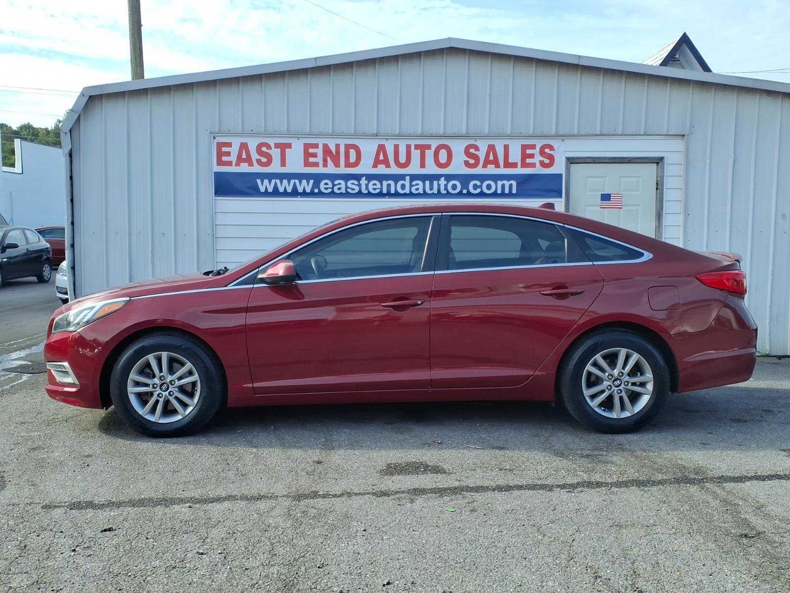 Used 2015 Hyundai Sonata SE FWD image 2