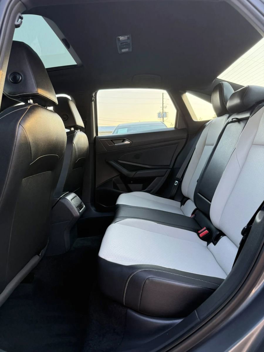 Used 2019 Volkswagen Jetta R-Line w/ R-Line Cold Weather Package FWD image 15