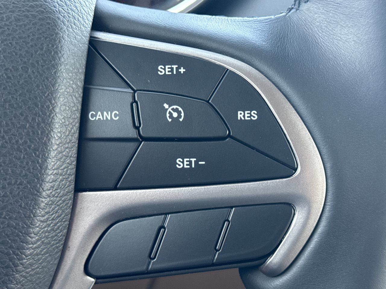 Used 2019 Jeep Grand Cherokee Limited AWD/4WD image 28