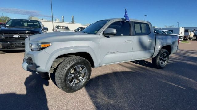 Used 2019 Toyota Tacoma TRD Sport AWD/4WD image 6