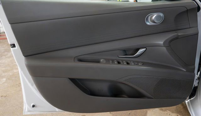 Used 2021 Hyundai Elantra Blue image 19