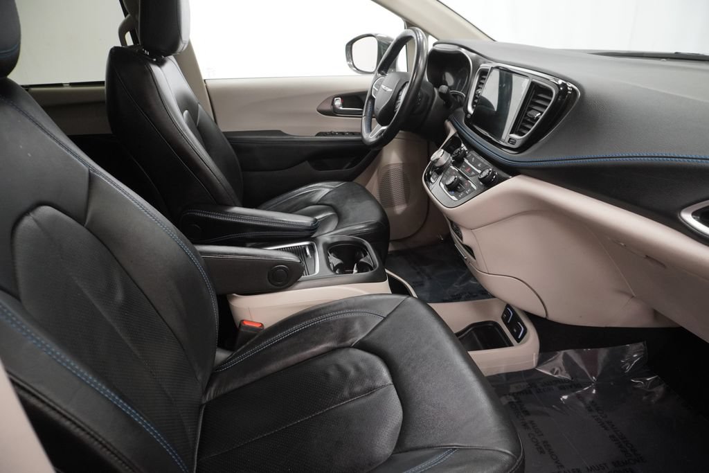 Certified 2021 Chrysler Pacifica Touring-L FWD image 45
