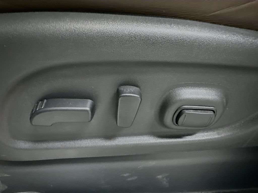 Used 2018 Nissan Titan Platinum Reserve AWD/4WD image 31
