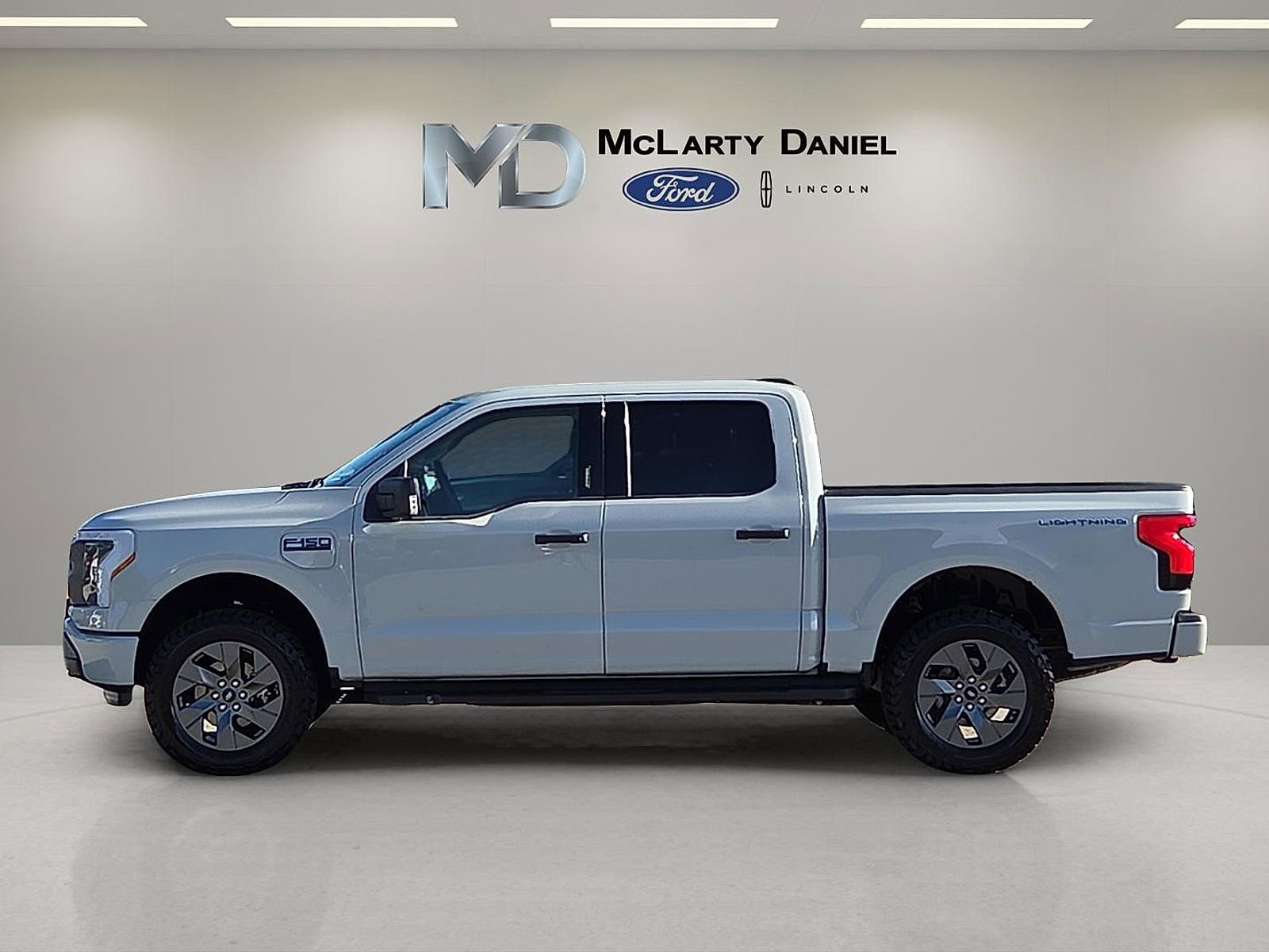 Used 2024 Ford F150 Lightning XLT AWD/4WD image 3