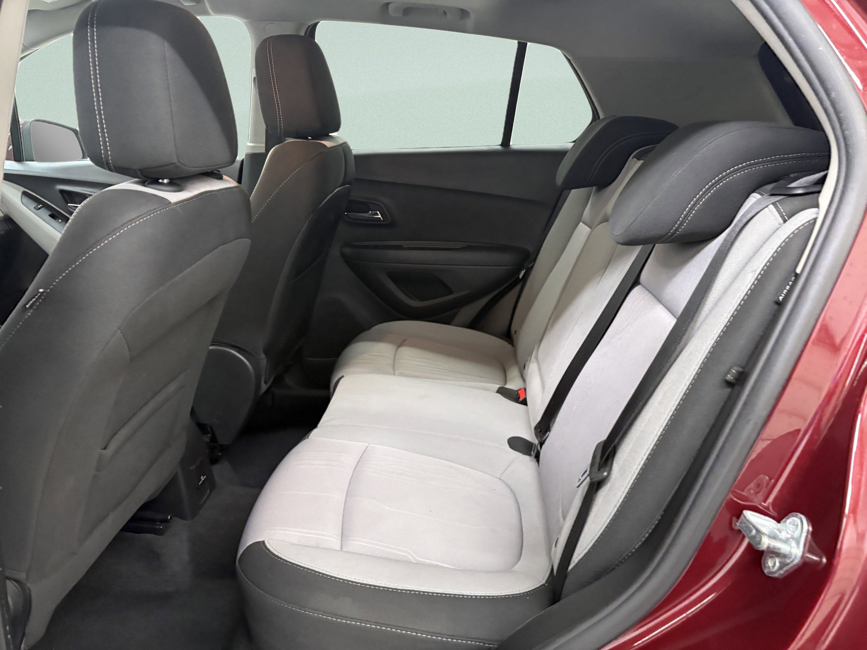 Used 2016 Chevrolet Trax LT w/ LT Sun and Sound Package FWD image 12