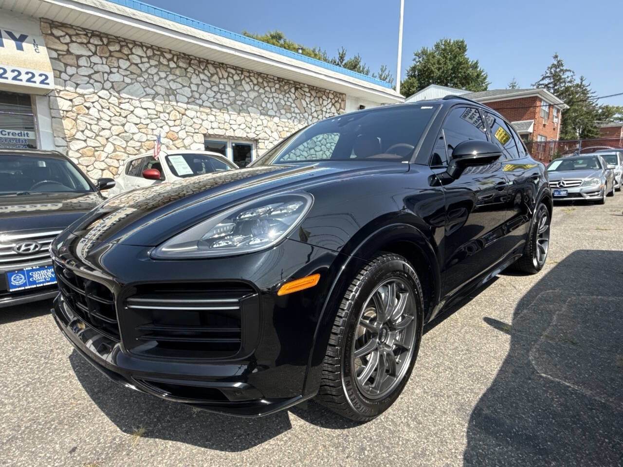 Used 2019 Porsche Cayenne Turbo w/ Sportdesign Package image 2