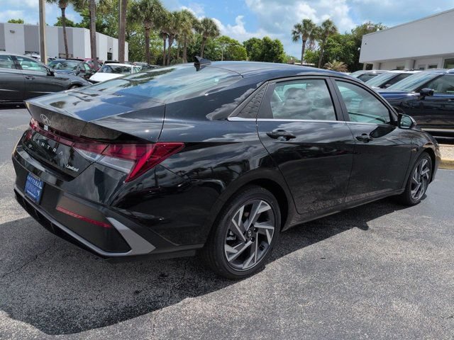 New 2026 Hyundai Elantra Limited FWD image 4
