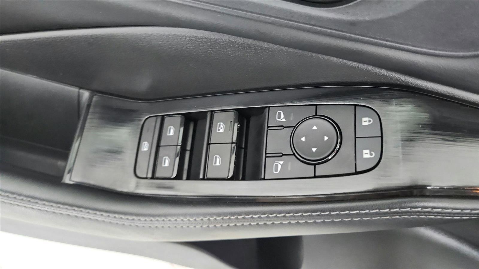 Used 2024 Nissan Rogue SV image 10