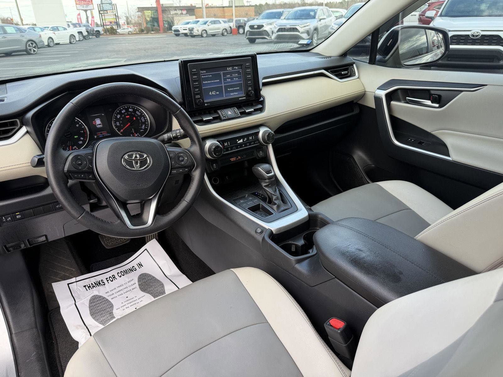 Used 2021 Toyota RAV4 XLE Premium image 15