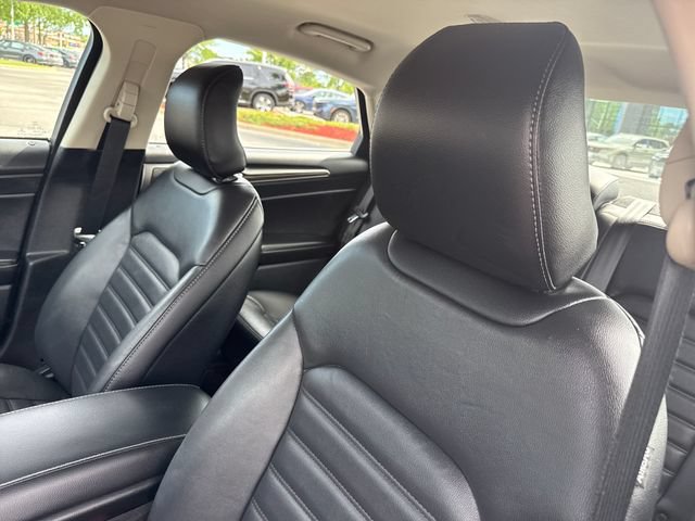 Used 2017 Ford Fusion SE w/ Fusion SE Technology Package FWD image 13
