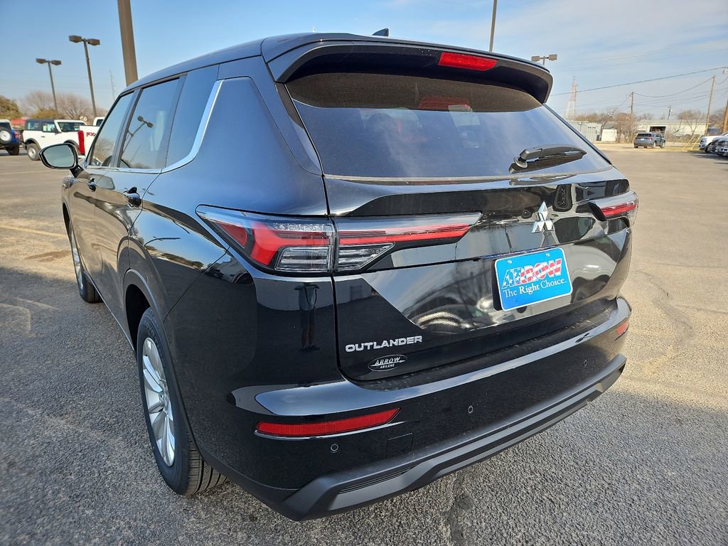 New 2026 Mitsubishi Outlander ES image 9