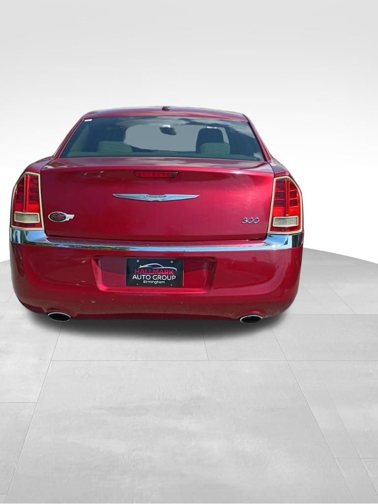 Used 2012 Chrysler 300 RWD image 4