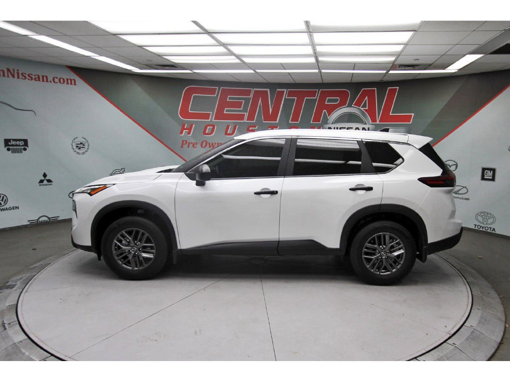 Certified 2025 Nissan Rogue S FWD image 3