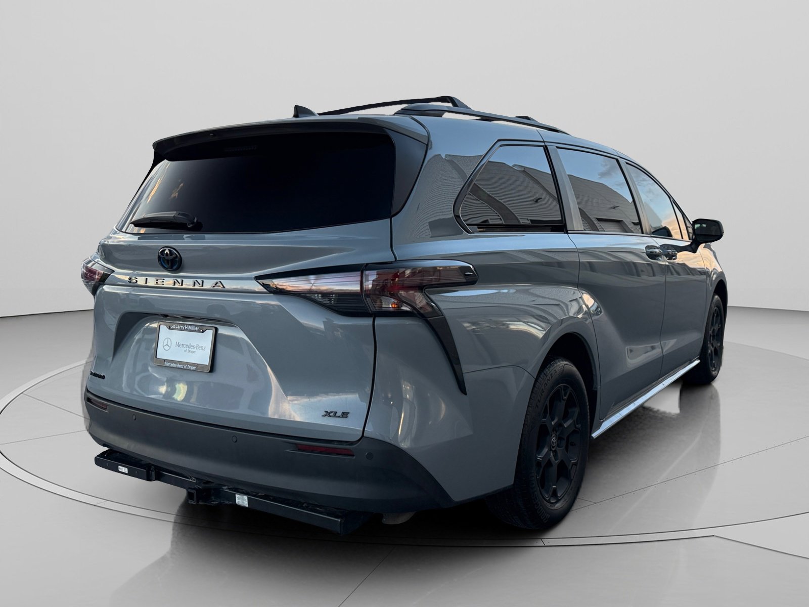 Used 2025 Toyota Sienna XLE Woodland Edition image 5