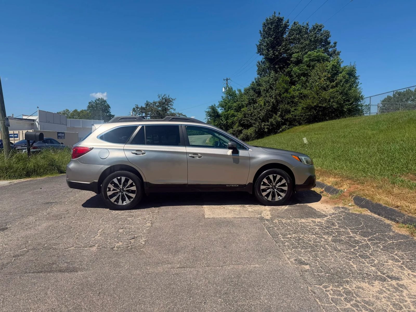 Used 2016 Subaru Outback 2.5i Limited AWD/4WD image 5