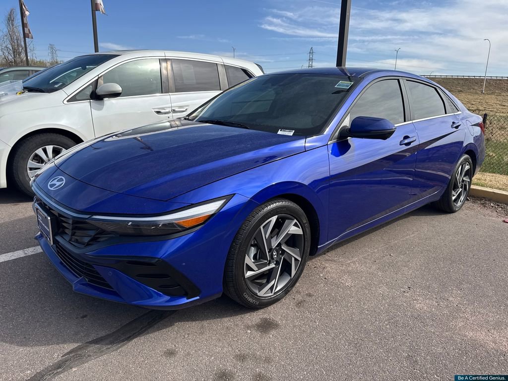 Used 2024 Hyundai Elantra Limited FWD image 3