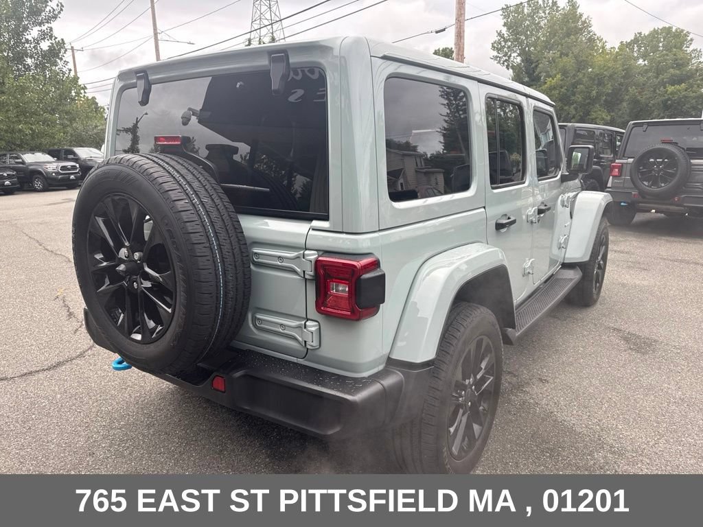 Used 2024 Jeep Wrangler Unlimited Sahara w/ Technology Group AWD/4WD image 8