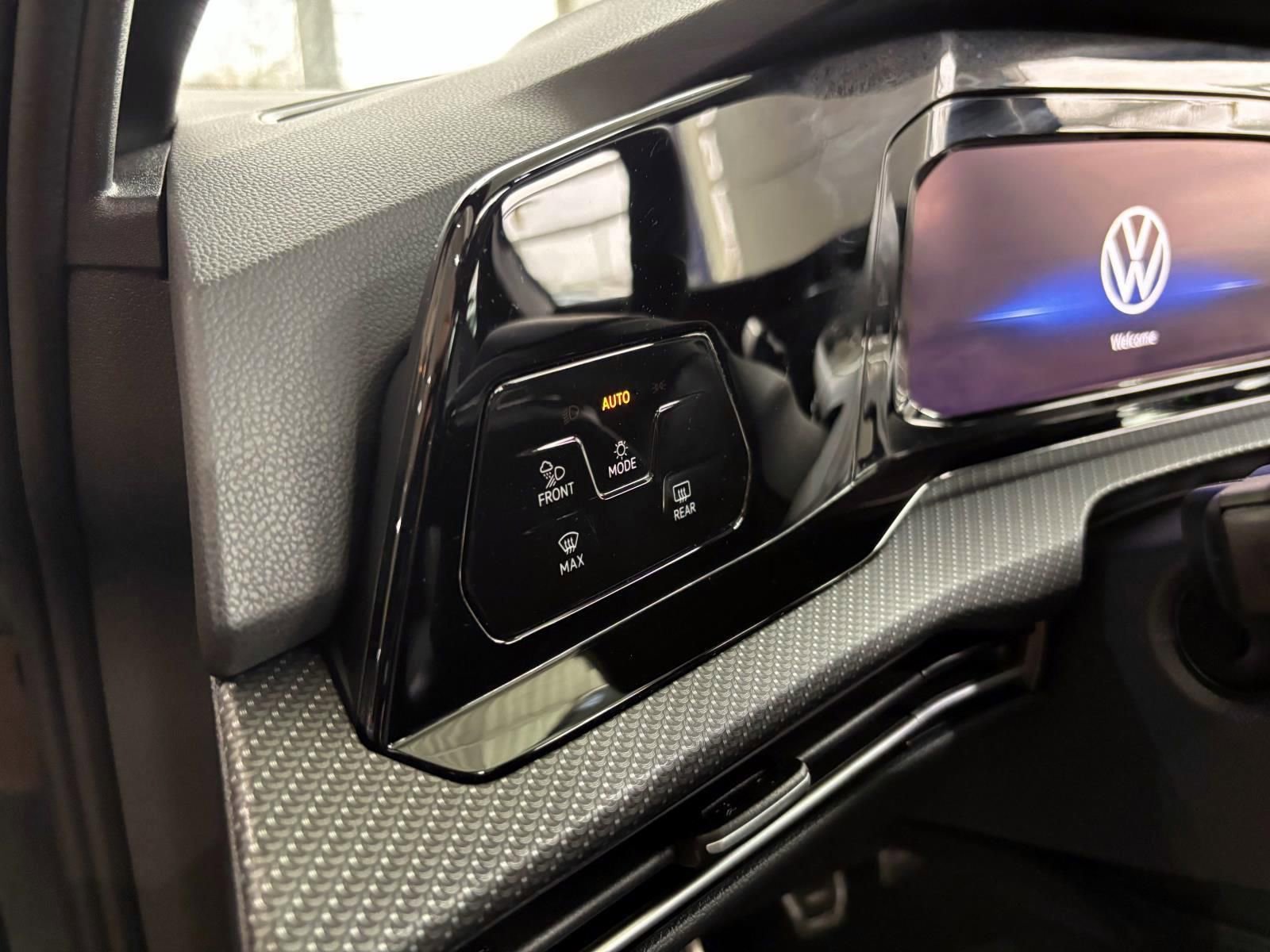 Used 2024 Volkswagen Golf R image 14