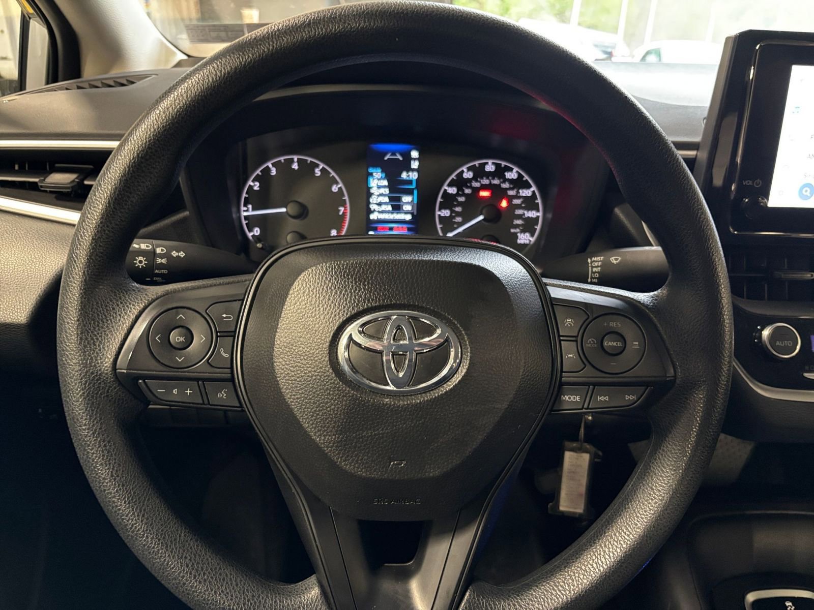 Used 2025 Toyota Corolla LE FWD image 27