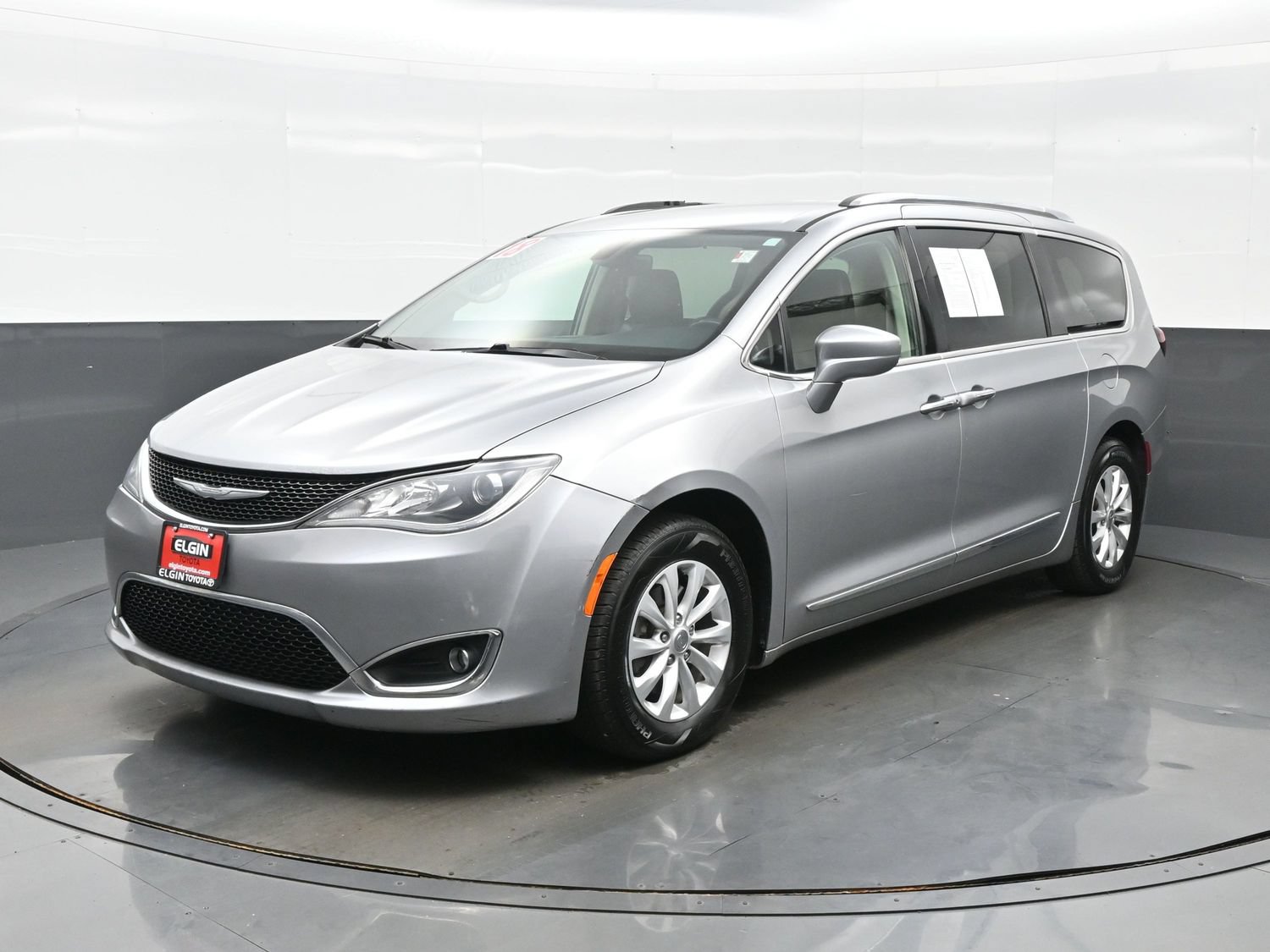 Used 2018 Chrysler Pacifica Touring-L Plus FWD image 2