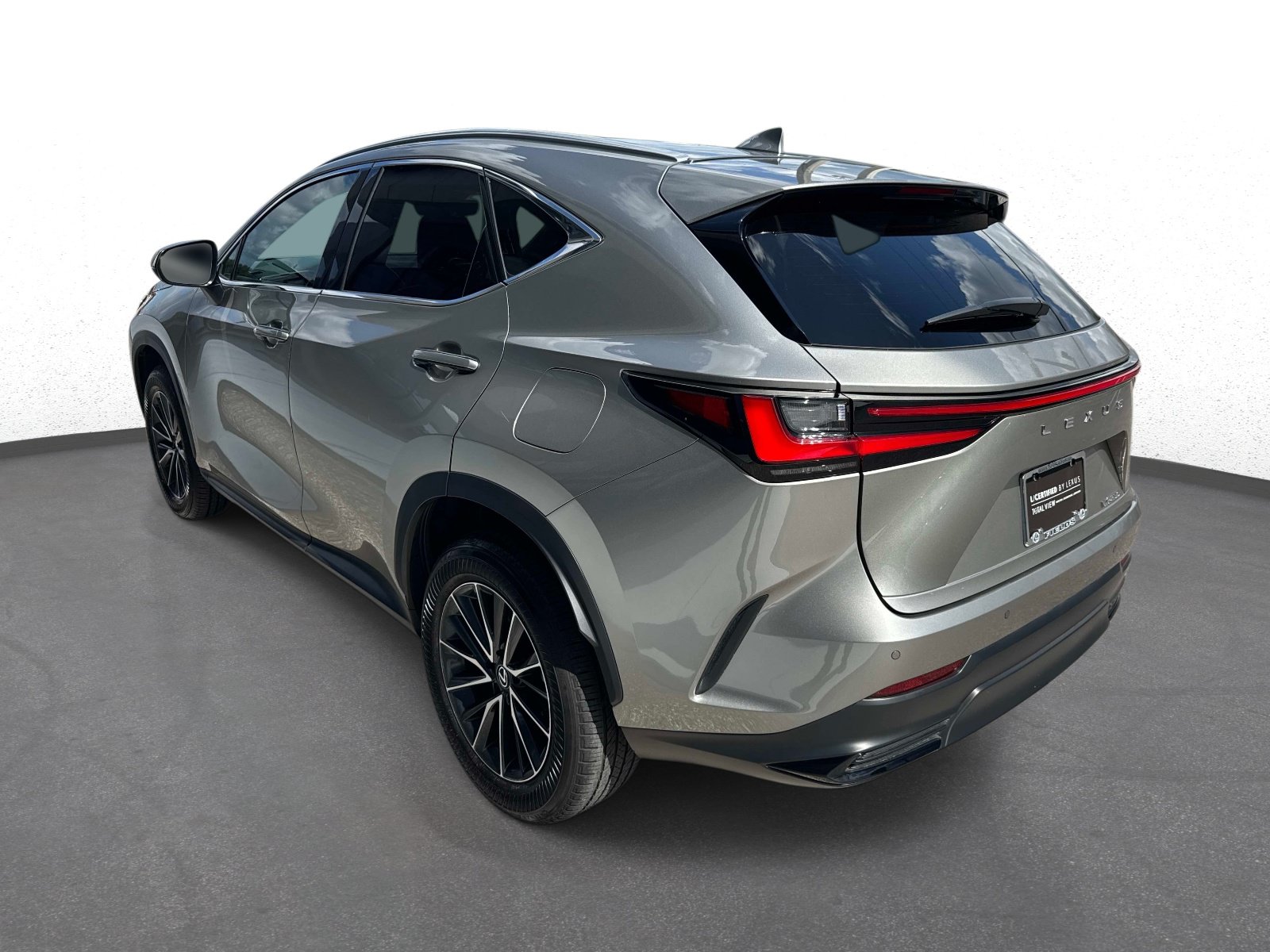 Certified 2025 Lexus NX 250 FWD w/ Accessory Package (Z1) image 5