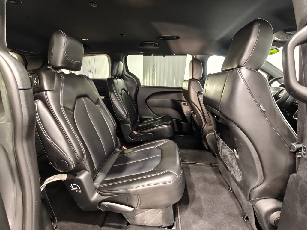 Used 2025 Chrysler Pacifica Select image 22