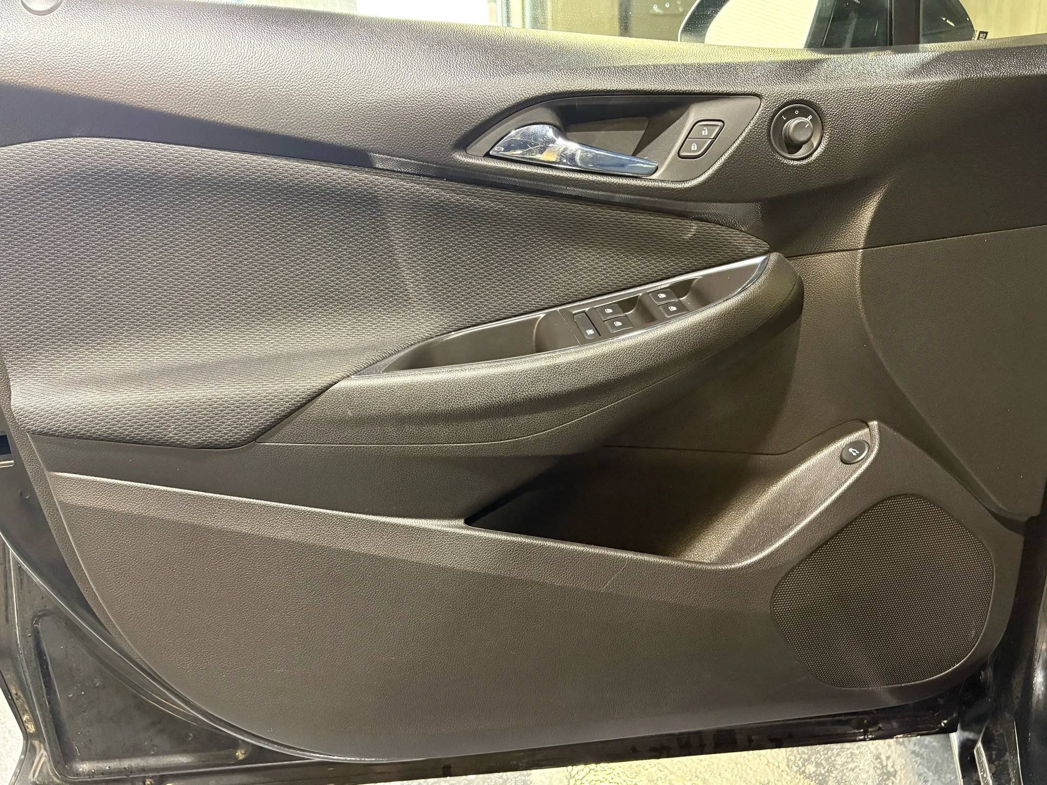 Used 2017 Chevrolet Cruze LS FWD image 10