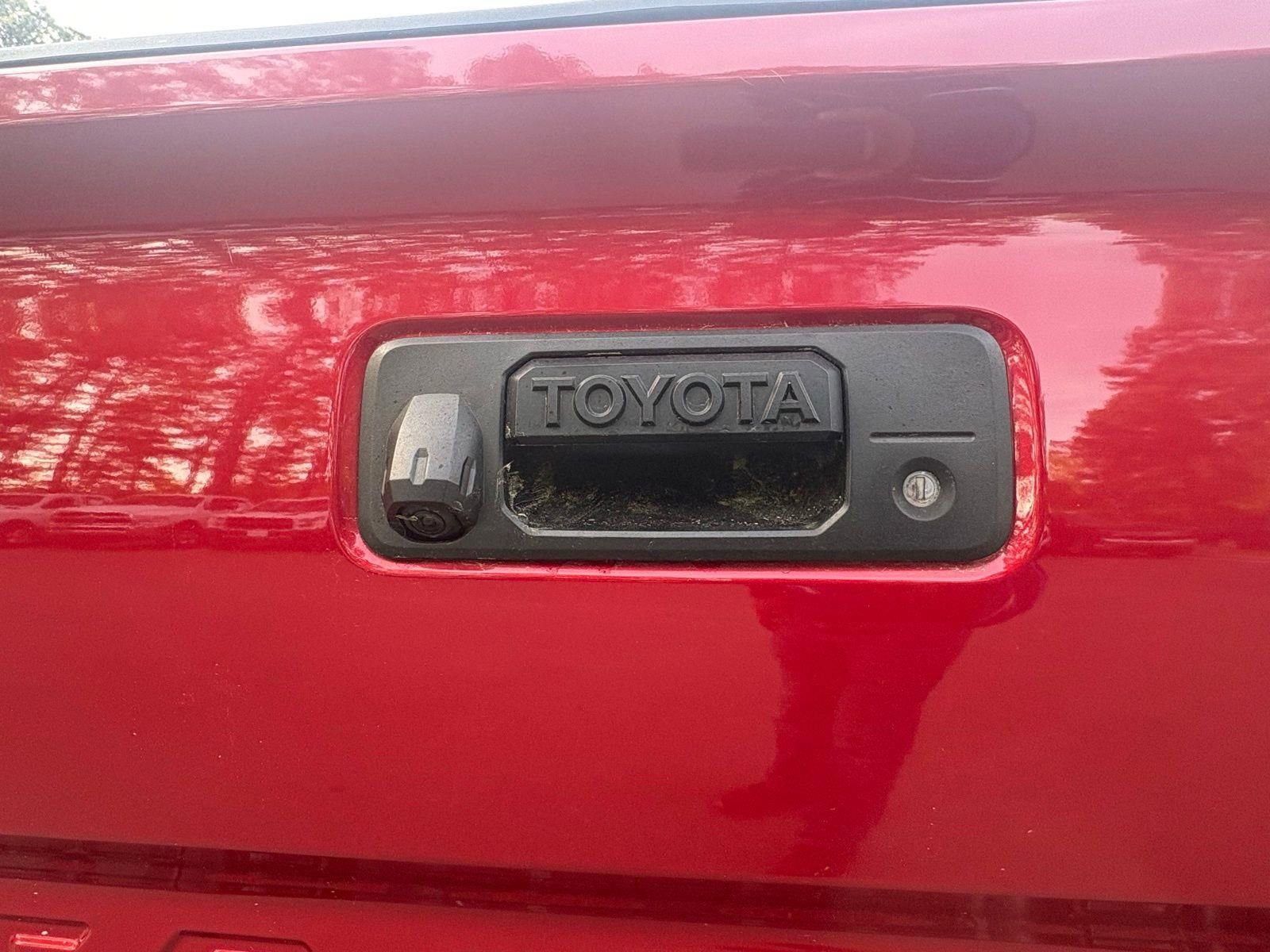 Used 2023 Toyota Tacoma SR5 AWD/4WD image 9