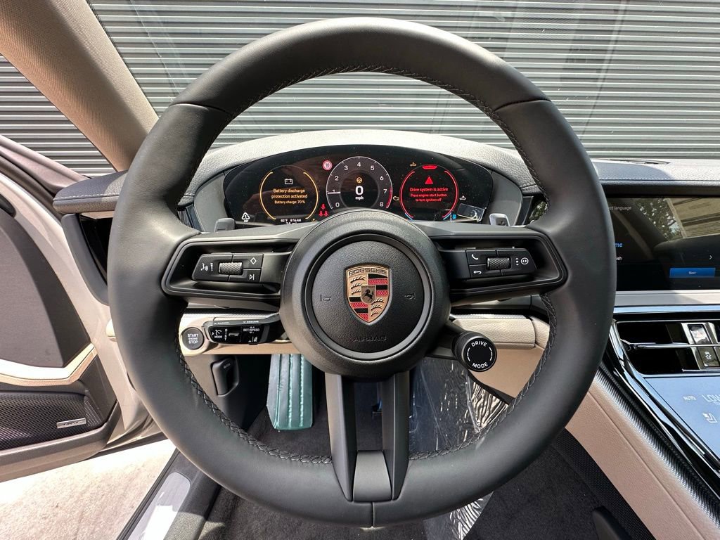 Used 2025 Porsche Panamera image 19