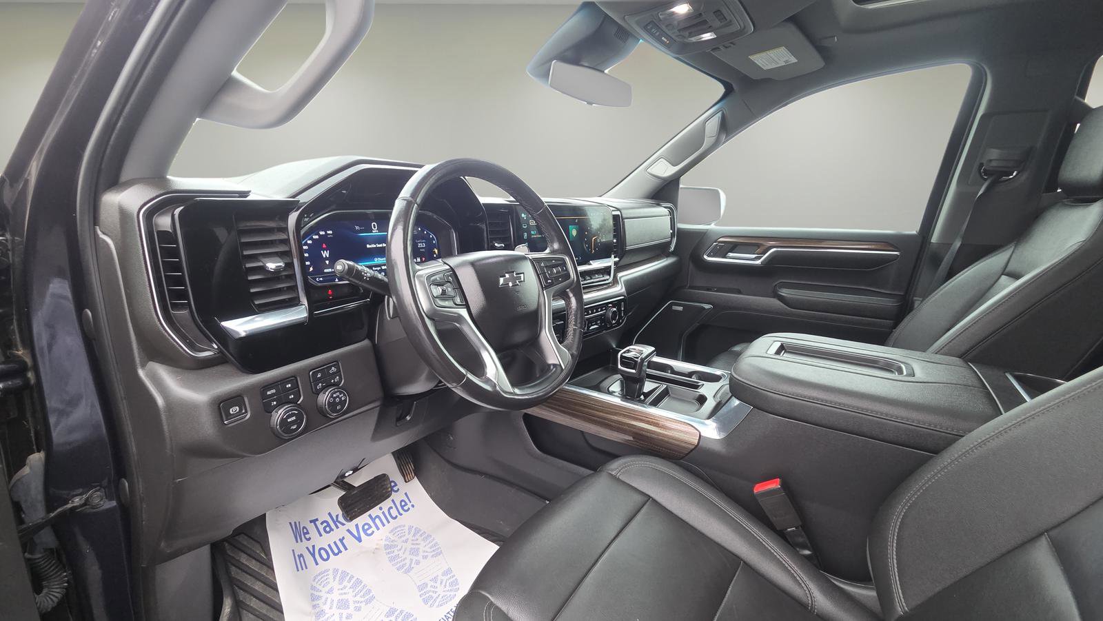 Used 2022 Chevrolet Silverado 1500 LT Trail Boss w/ LT Trail Boss Premium Package AWD/4WD image 29