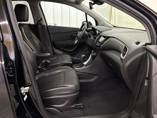 Used 2019 Chevrolet Trax LT w/ Sun & Sound Package AWD/4WD image 21