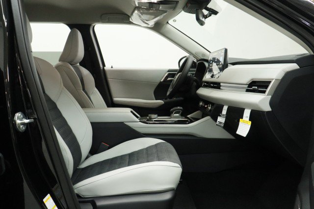 New 2026 Mitsubishi Outlander SE FWD image 17