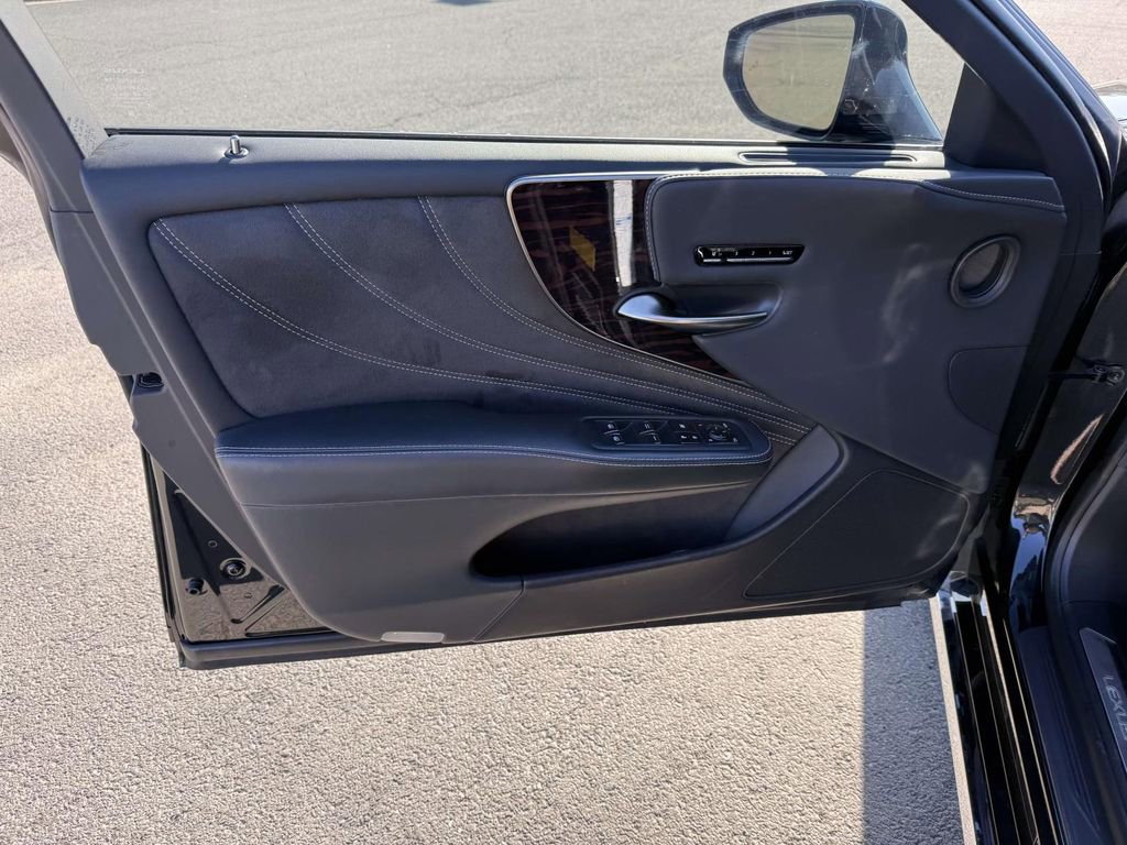 Used 2023 Lexus LS 500 Luxury w/ Luxury Package image 13