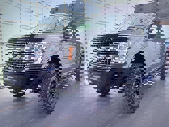 Used 2020 Ford F150 Lariat image 2