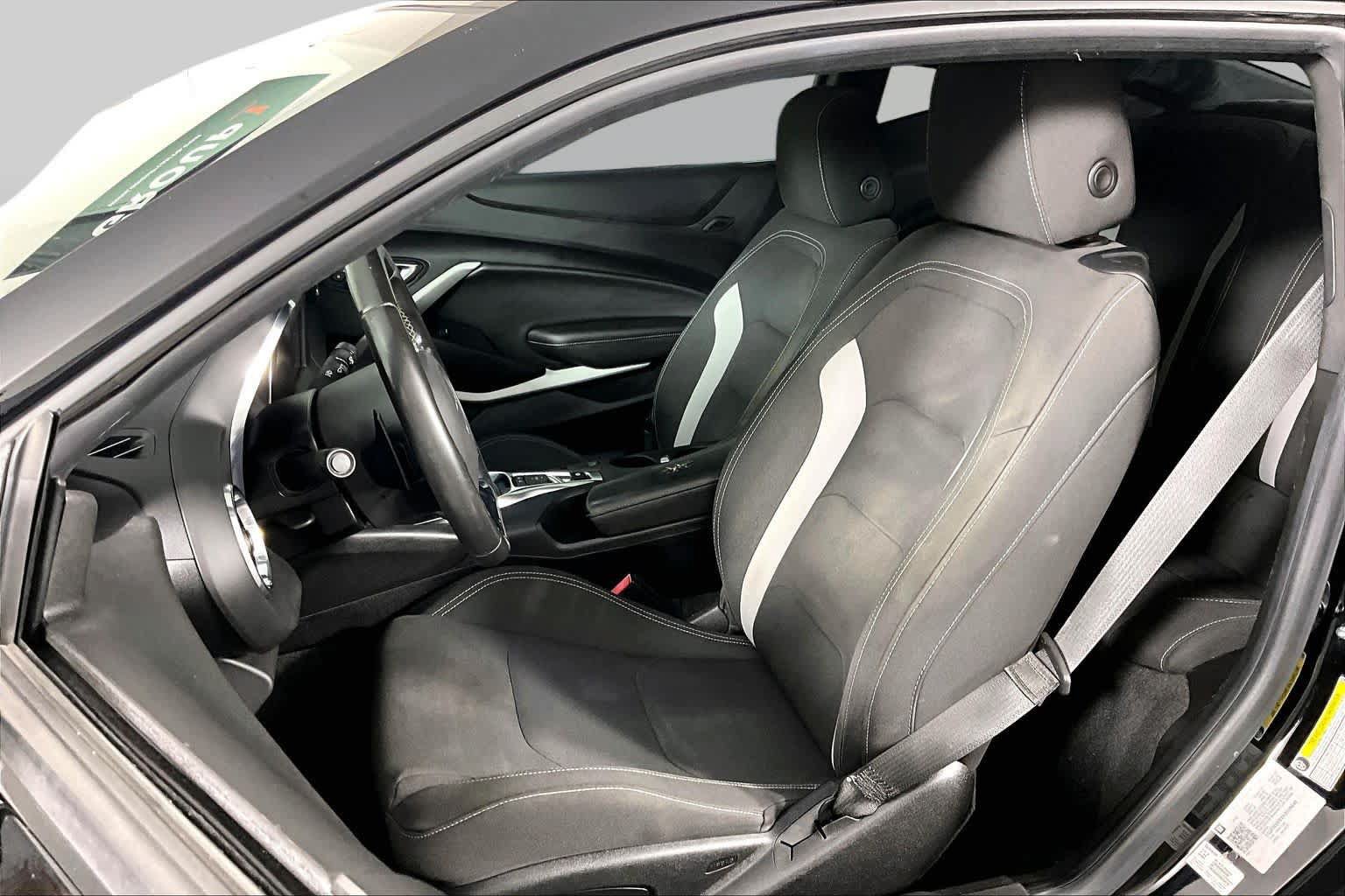 Used 2019 Chevrolet Camaro LT RWD image 8