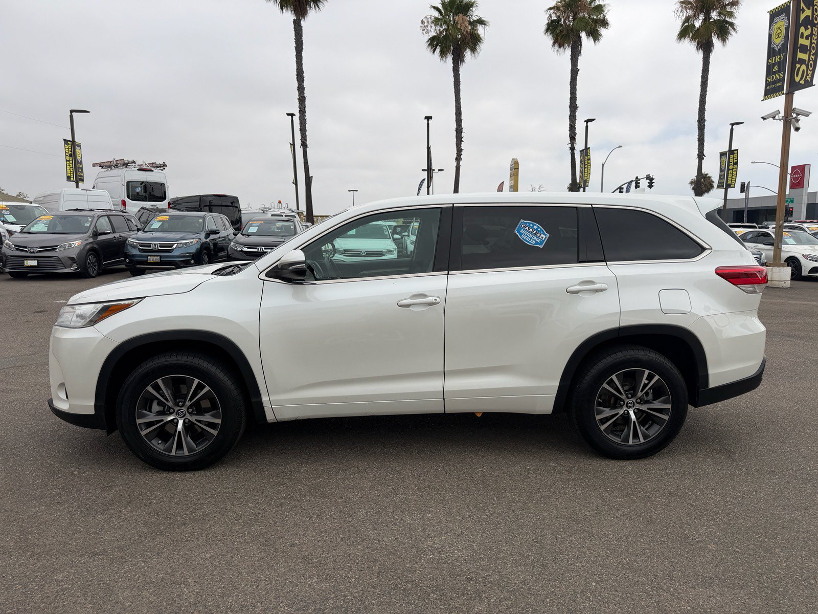 Used 2017 Toyota Highlander Plus w/ Carpet Mat Package FWD image 6