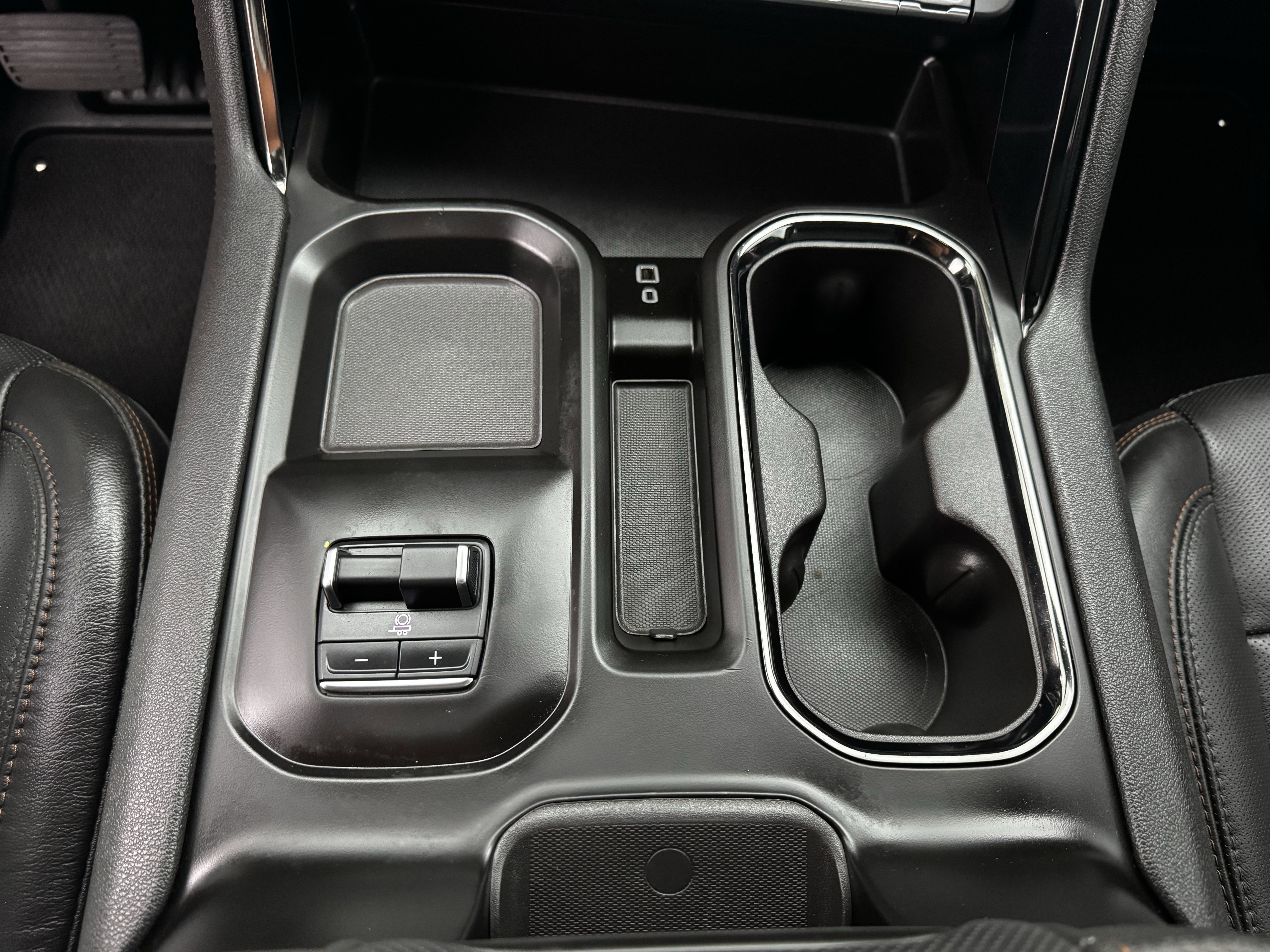 Used 2025 GMC Sierra 2500 AT4 image 23