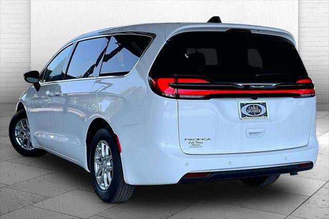 New 2027 Chrysler Pacifica Select FWD image 17