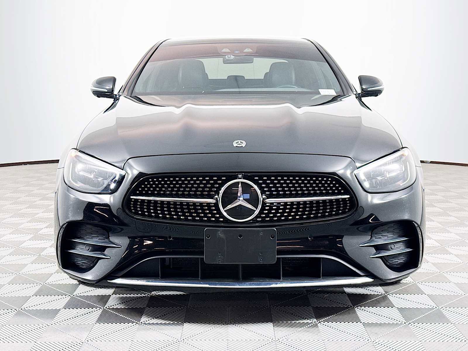 Used 2021 Mercedes-Benz E 350 4MATIC Sedan image 2