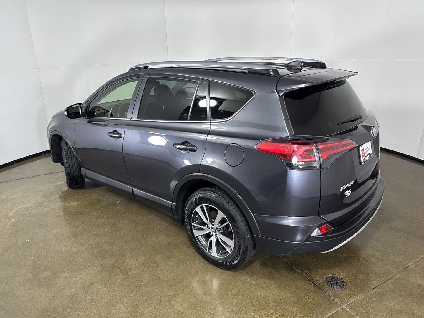 Used 2017 Toyota RAV4 XLE w/ Plus Extra Value Package AWD/4WD image 4
