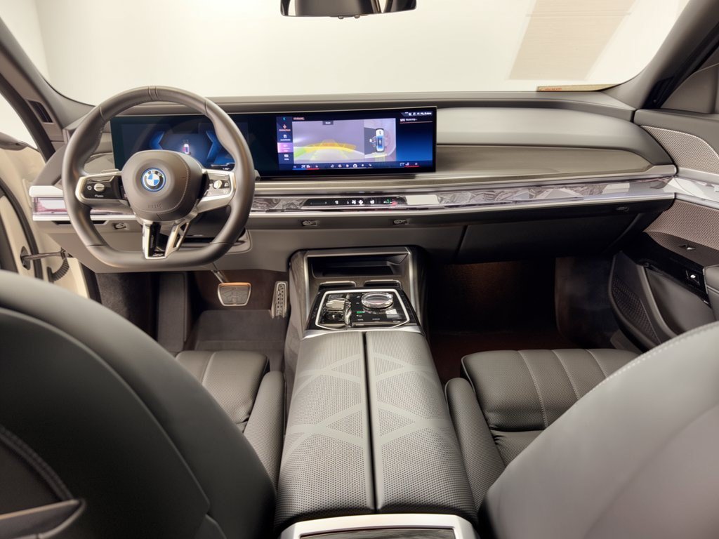 Certified 2024 BMW i7 eDrive50 w/ M Sport Package RWD image 17