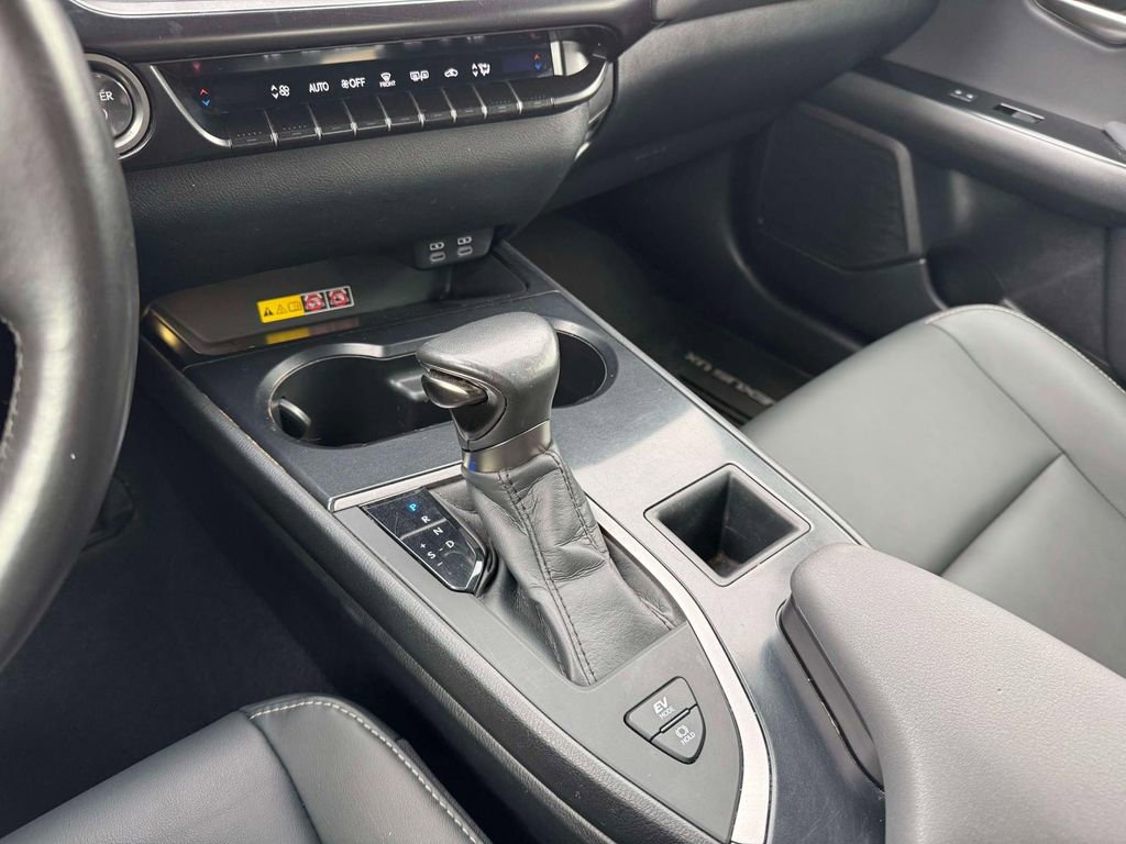 Used 2024 Lexus UX 250h AWD image 32